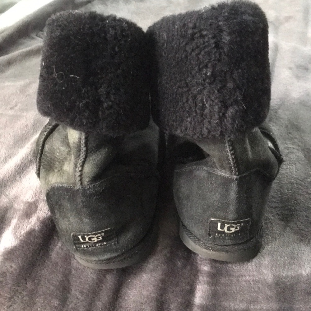 Used Authentic UGGS - Picture 2 of 4